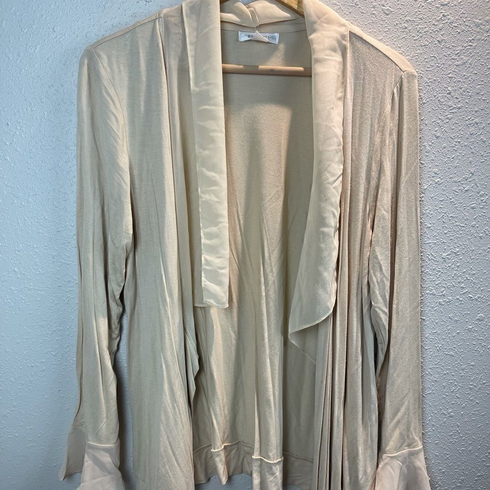 NWT Passport Women’s Top Size L